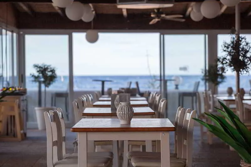 Aparthotel Marina Palace Sant Josep de sa Talaia 3*,