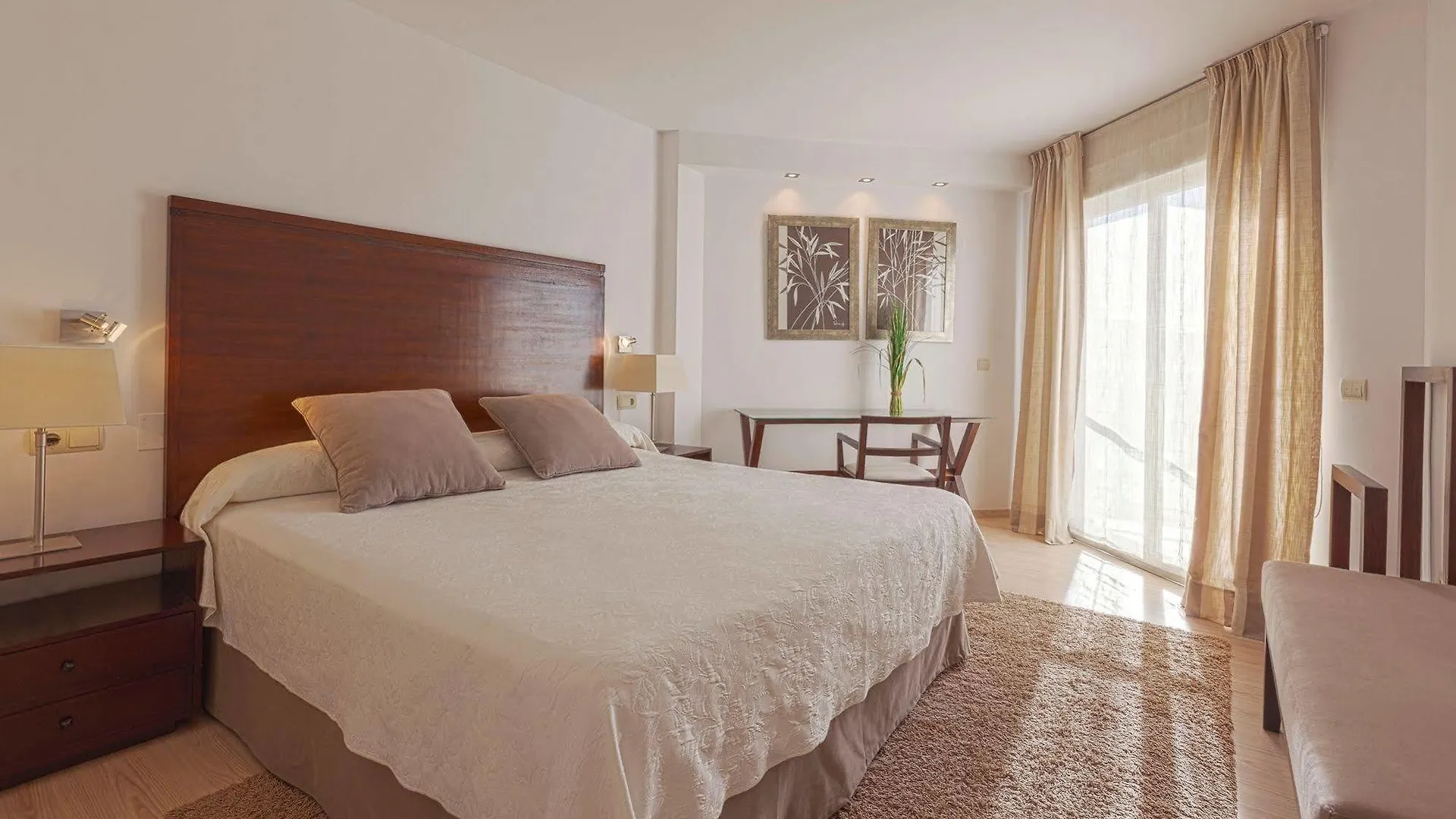 Aparthotel Marina Palace Sant Josep de sa Talaia